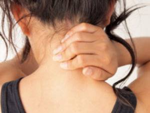 Боль в шее отдает в голову в затылок: причины, лечение